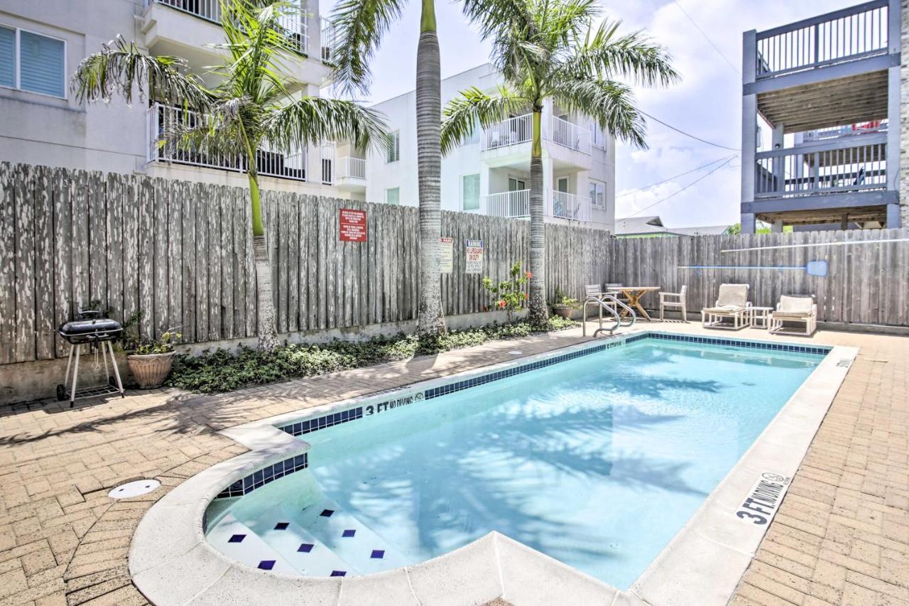 South Padre Island Condo - 200 Ft To Beach! 외부 사진