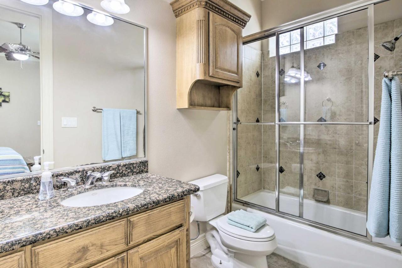 South Padre Island Condo - 200 Ft To Beach! 외부 사진
